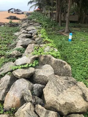 Marawila : 50 Perches Beautiful beach front Land for sale at road