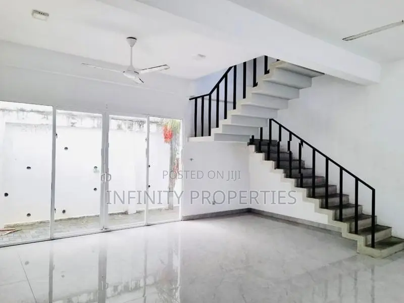 (AF93) 03 Storey House With 11.1P Sale in Madiwela Ebuldeneya Nugegoda