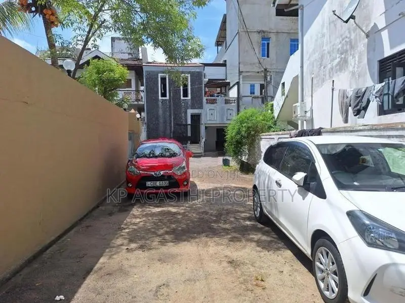 Super Bare Land for Sale in Colombo 5
