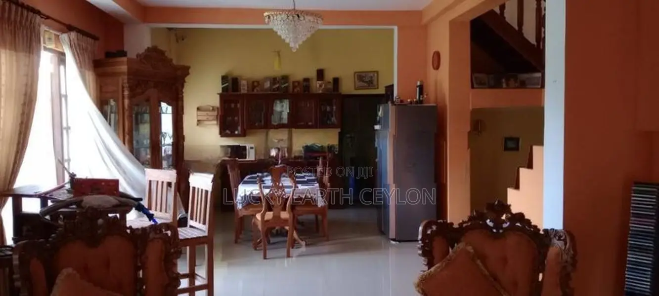 Peradeniya 2 Storey Unfurnishef House for Sale (S127)