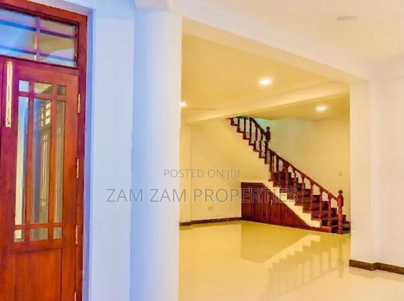 Luxury Three Storied House for Sale in Horana Road Boralesgamuwa