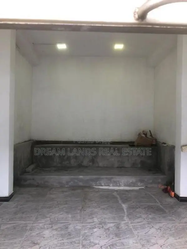 Kandy Peradeniya Shop Space for Sale