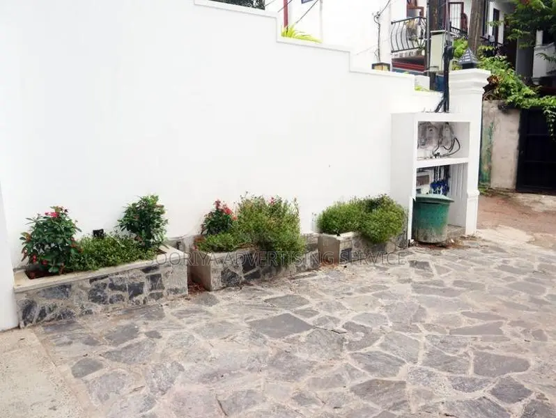 Commercial Building for Sale in Nawala