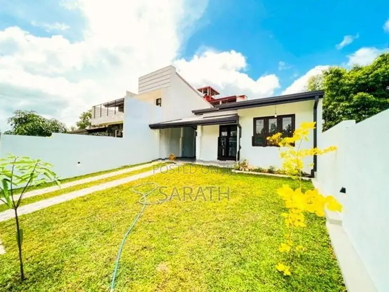 ලස්සන අලුත්ම තනිමහල් නිවසක් මාලබෙන්