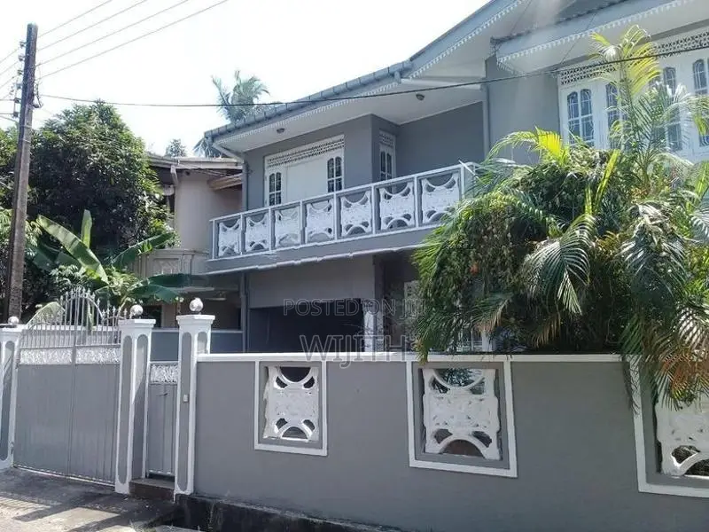 දෙමහල් නිවසක් විකිනිමට හොමගම