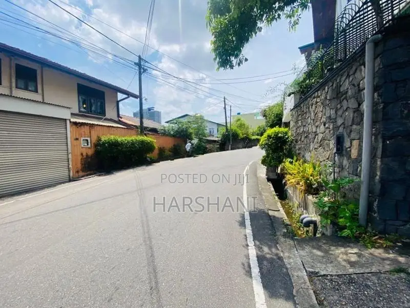 16P Superb High Elevated Land – Walking Distance to Main Rd, Rajagiriy