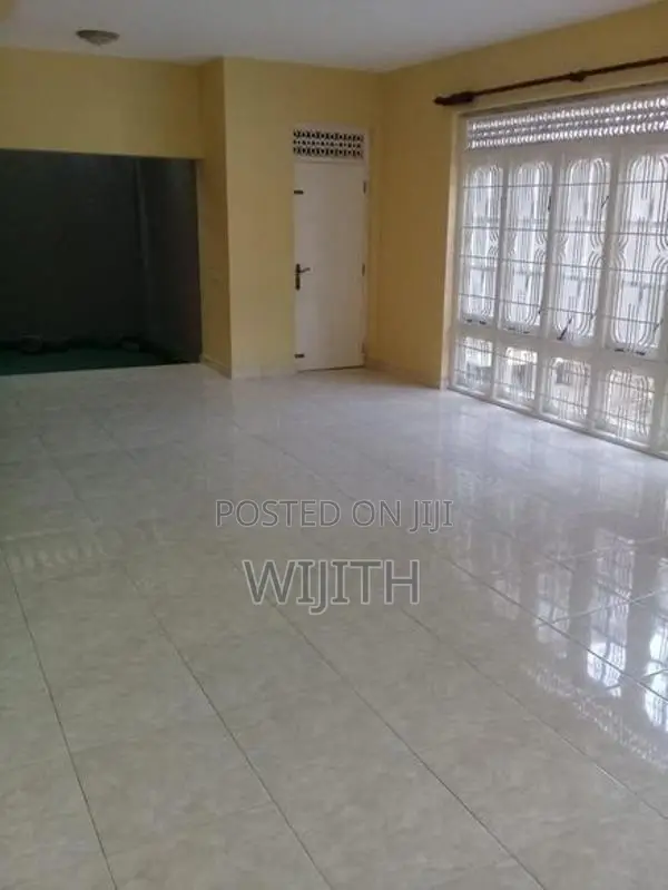 දෙමහල් නිවසක් විකිනිමට හොමගම