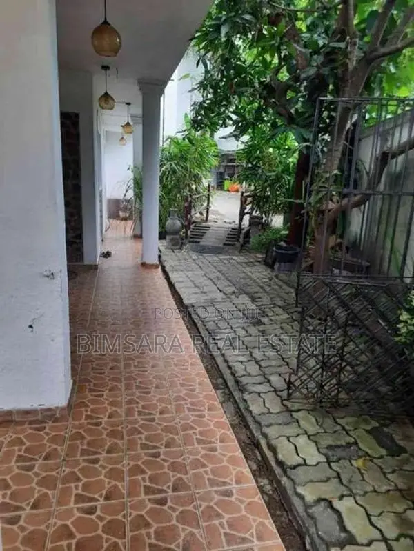 Spacious 3-Storey Semi-Modern 3 Unit House for Sale in Nawala | SH1516