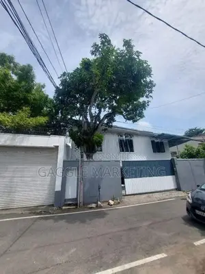 Shared Men's Hostel in Prime location Narahenpita.