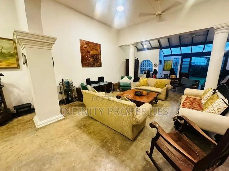 19 P Land With Antic Type Good House For Sale At Colombo 04