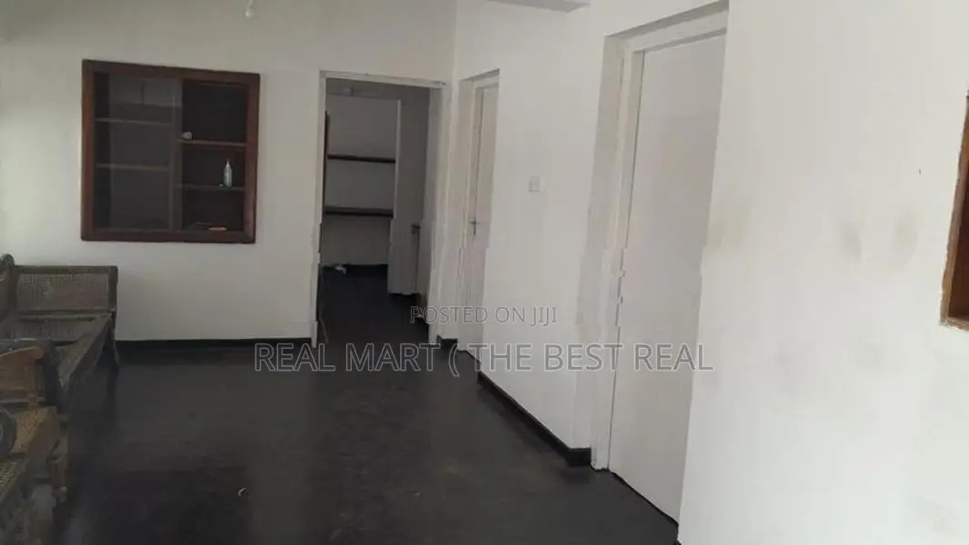 Nawala : 15 perches Land with old house for Sale