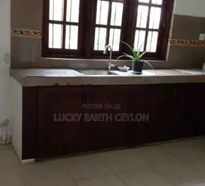 Talawatugoda, 1st Floor Unfurnished House For Rent (ZM1052)