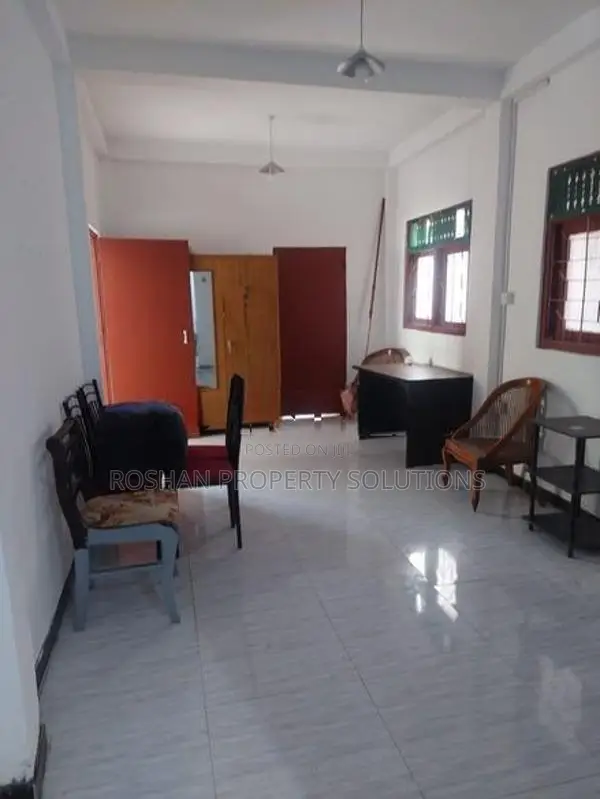 Upstairs House for Rent in Mount Laviniya