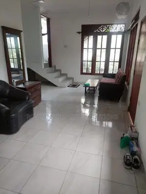 Upstairs House for Rent in Mount Laviniya