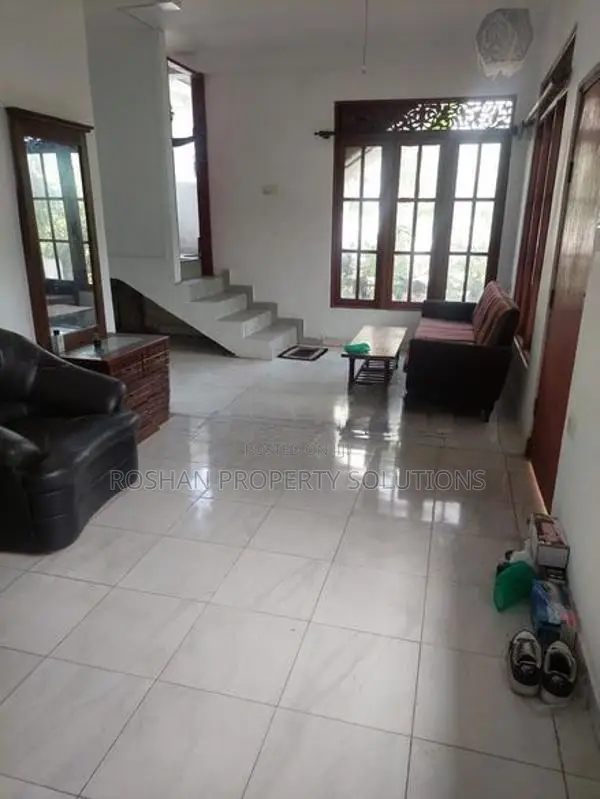 Upstairs House for Rent in Mount Laviniya