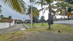 දඹුලු පාරට මුහුණලා ව්‍යාපාරික බිම් කොටසක්