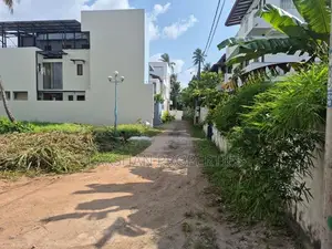 Land Sale In Boralesgamuwa Lake Road