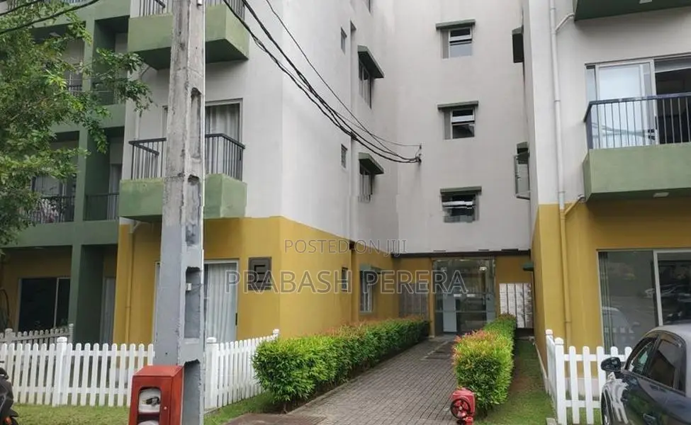Unfurnished 3 Bed Apartment for Rent in Athurugiriya