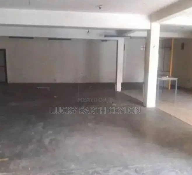 Kaduwela 3 Story Main Road Facing Commercial Building For Rent (ZM1058