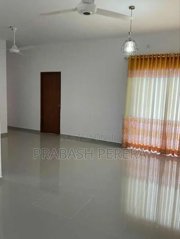 Unfurnished 3 Bed Apartment for Rent in Athurugiriya
