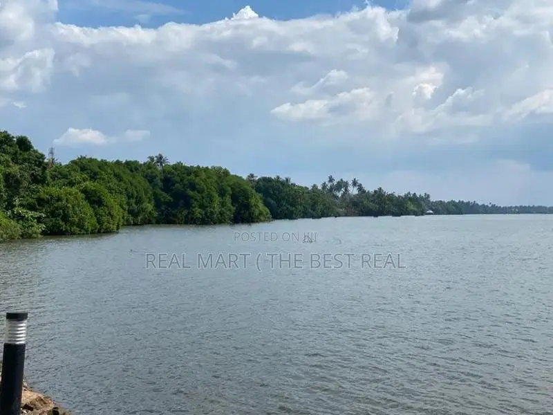 Negombo : 124 perches Hotel Land for Sale facing Lagoon and Bus Road