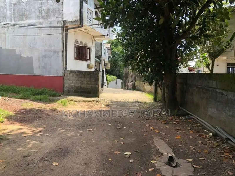 Land with House for Sale in Jungson Watthe of Kadawatha Road Dehiwala