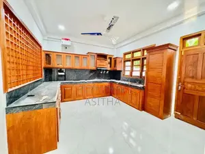 පදිංචි නොවු අලුත්ම දෙමහල් නිවස