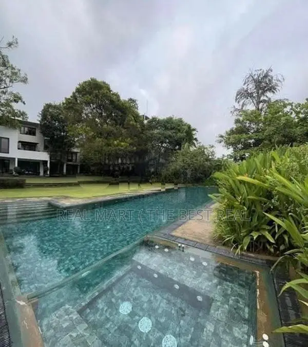 Battramulla : 6BR (7,000sf) Luxury Villa for Sale at Subothipura