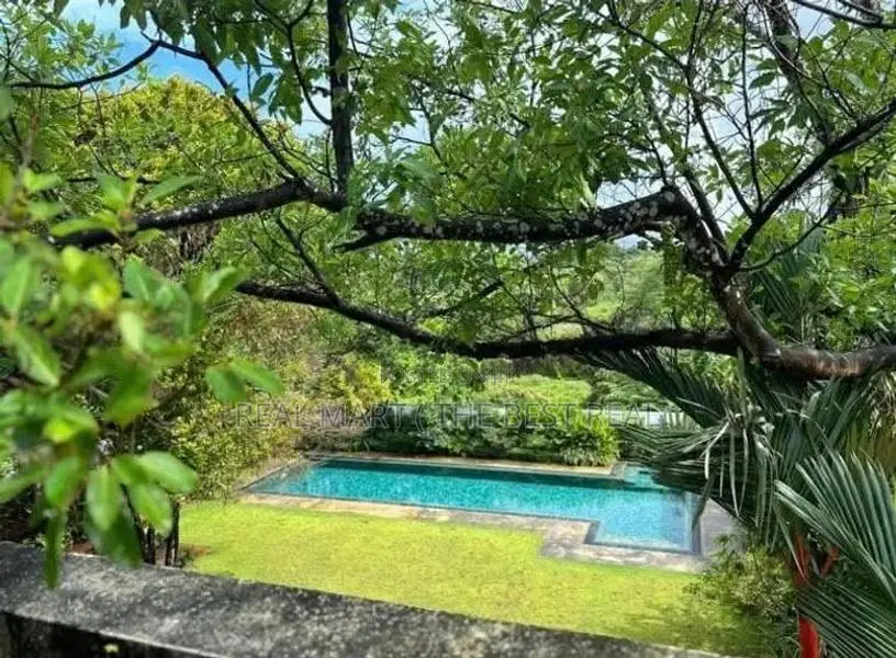 Battramulla : 6BR (7,000sf) Luxury Villa for Sale at Subothipura