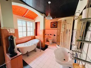(AFA672) Luxury House With 18 P sale At Rajagiriya