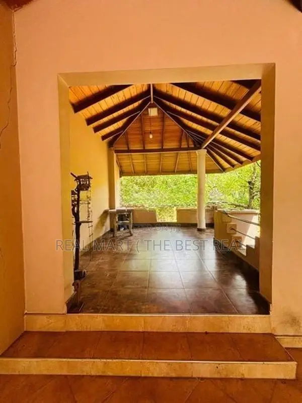 Kandy : 5BR (12P) House for Sale at Dodamwala