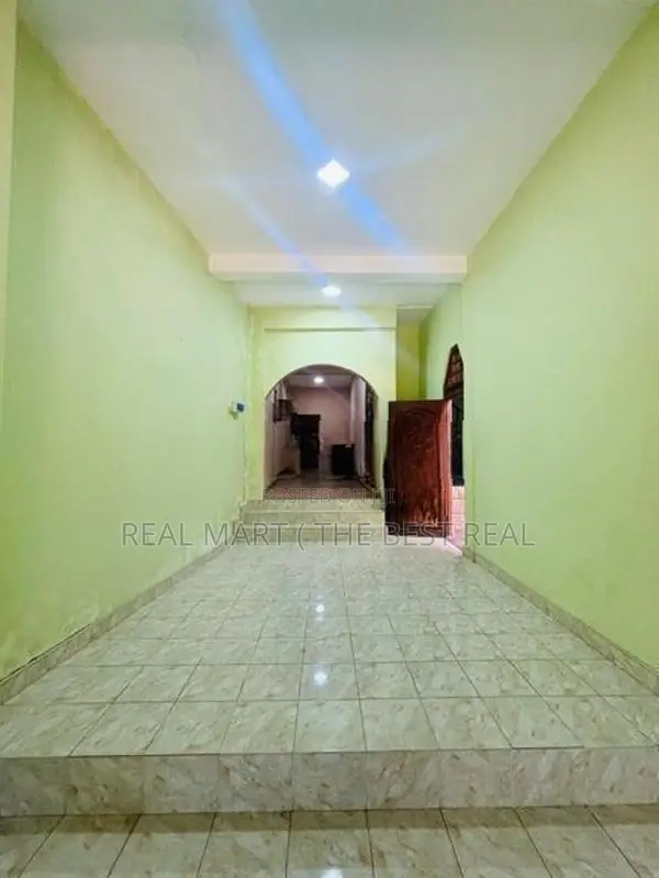 Kandy : 5BR (12P) House for Sale at Dodamwala