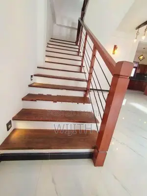 පදිංචිවි නොමෑති ණවමාදිලියේ මහල්3 නිවසක් විකිණීමට