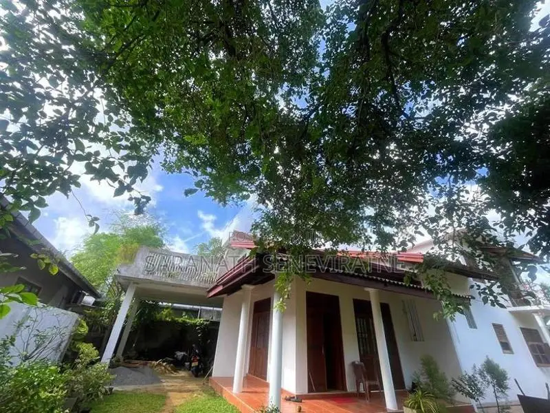 House in Kelaniya Biyagama Rd With 23.5 perches/ 3000 SQFT Rooftop