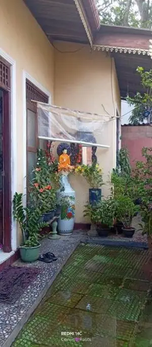 Valuable Small Plot of Only Land For Sale,(With House)Near Nawinna