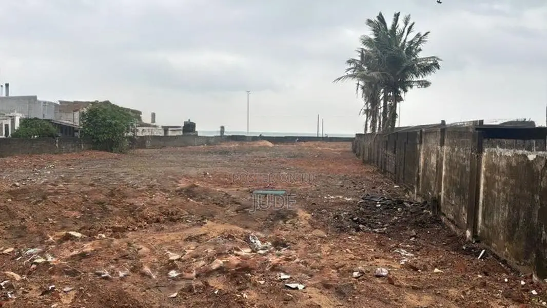 Marine Drive Commercial Land with Dual Access in Bambalapitiya