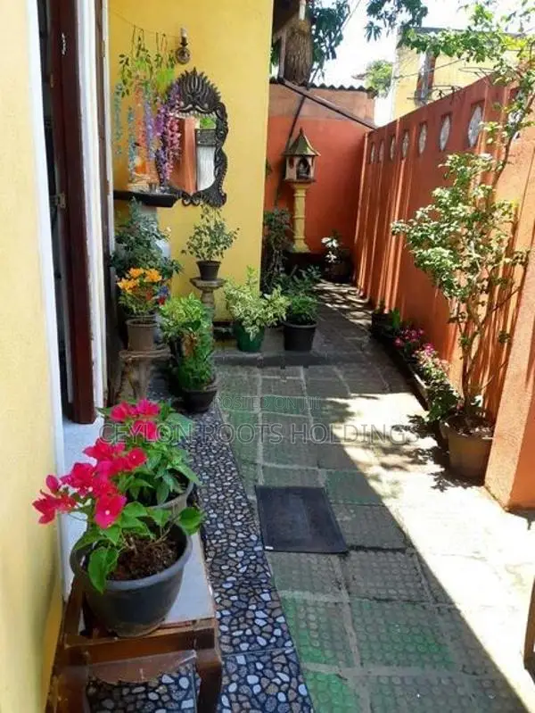 Valuable Small Plot of Only Land For Sale,(With House)Near Nawinna