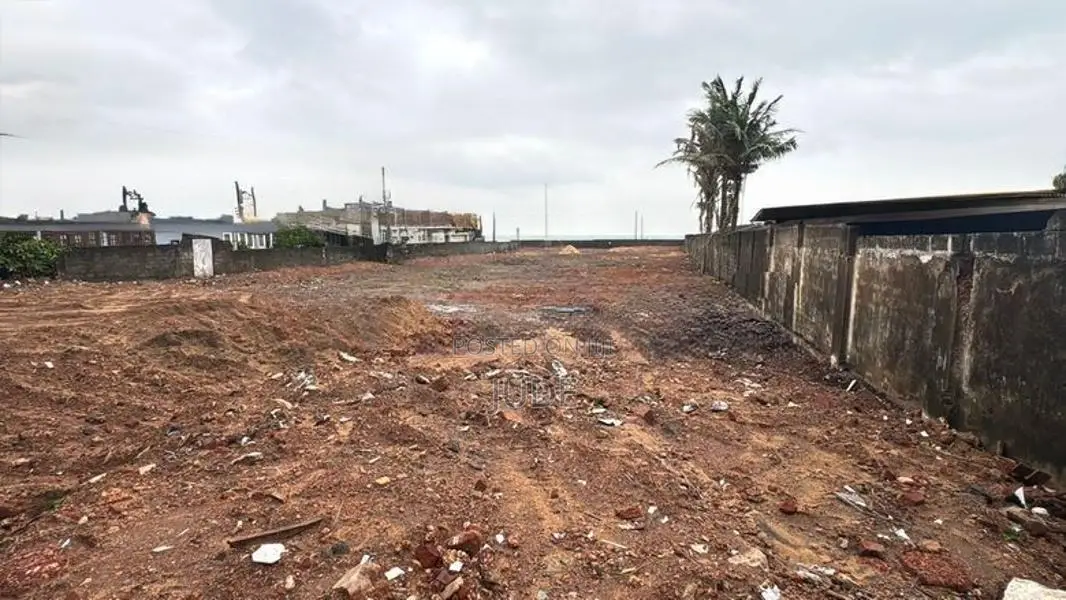 Marine Drive Commercial Land with Dual Access in Bambalapitiya