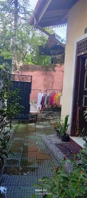 Valuable Small Plot of Only Land For Sale,(With House)Near Nawinna