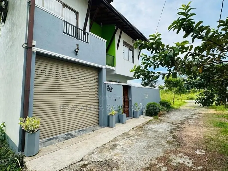 අලුතින් ඉදිකල දෙමහල් සුඛෝපභෝගී නිවසක් විකිණීමට පිළියන්දලින්