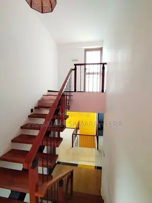 අලුතින් ඉදිකල දෙමහල් සුඛෝපභෝගී නිවසක් විකිණීමට පිළියන්දලින්