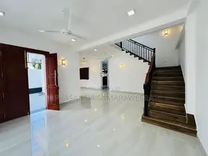 සුඛෝපභෝගී අනර්ග නිමාවකින් යුතු දෙමහල් නිවසක් විකිණීමට Boralesgamuwa