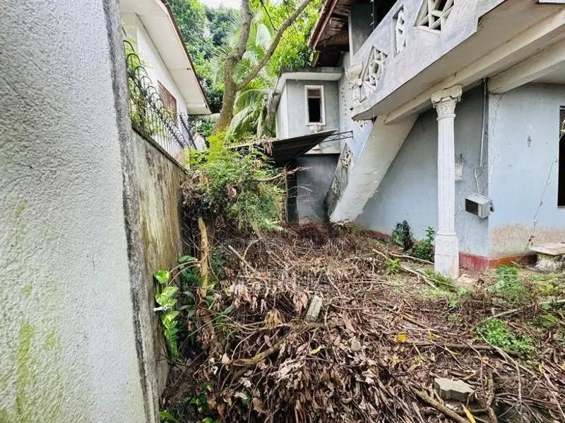 ඉඩමක් විකිනීමට Madiwela