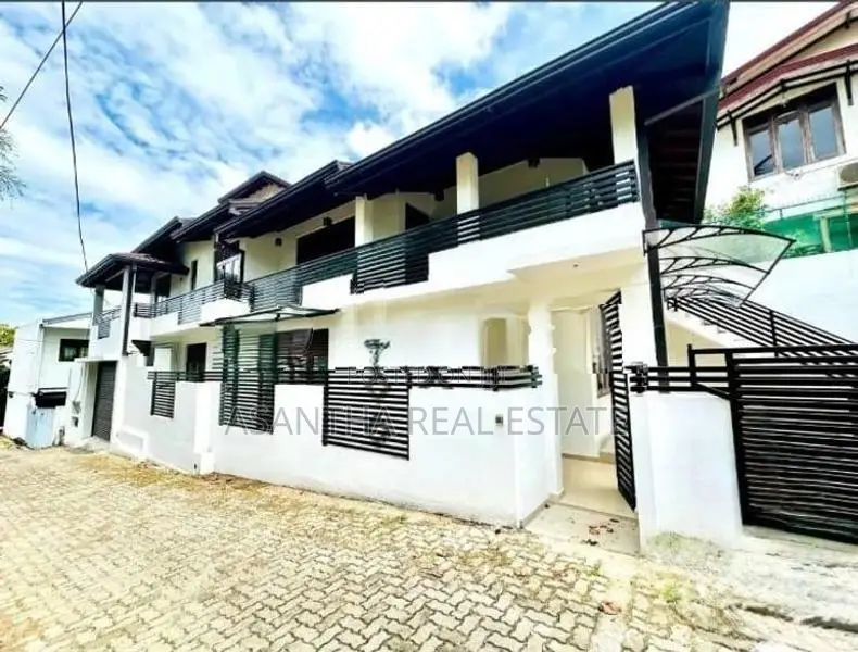 (AFA697) 02 Story House With 7.5 P Sale At Madiwela Kotte