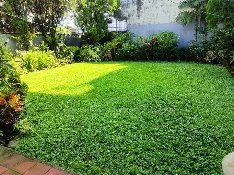 Colombo 5 : 17.44 perches Land with Old Two Storey Houses for Sale