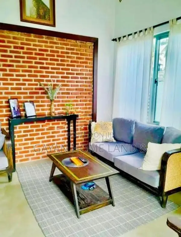 Well Used Single Storey Quality House In Kahathuduwa