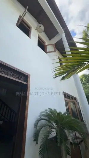 Rathmalana : 5BR (6.85P) House for Sale at Borupana