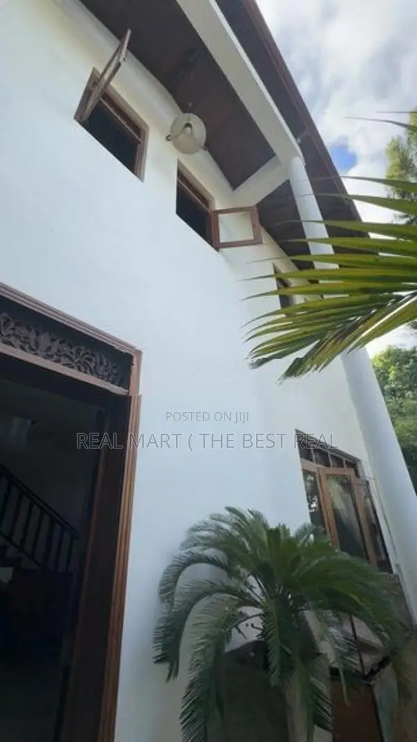 Rathmalana : 5BR (6.85P) House for Sale at Borupana