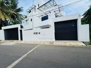 Brand New solid super luxury 2 Story House-piliyandala