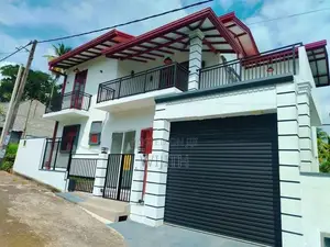 පදිංචිවි නොමෑති ණවමාදිලියේ ළස්සන දෙමහල් නිවසක් විකිනිමට කොටිටාවෙි
